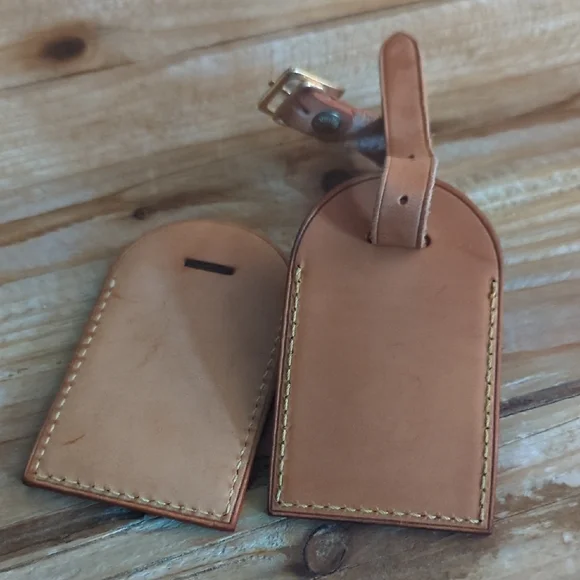 EUC Louis Vuitton Tan Leather Luggage Tag Set (2 Tags, 1 Buckle) 2 X 3.5 In
